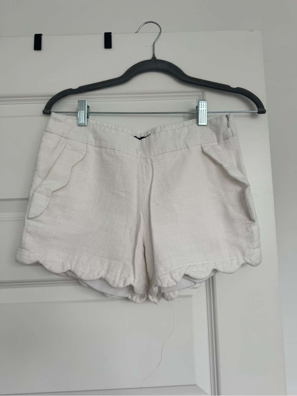 Cynthia Rowley White Scallop Hem Linen-Blend Shorts